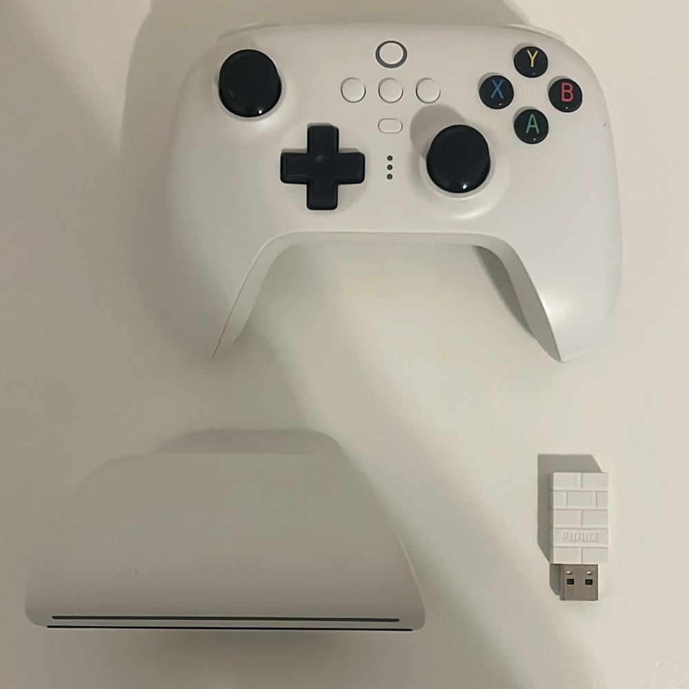 8BitDo White Wireless Controller with USB Adapter - Picture 3 of 3